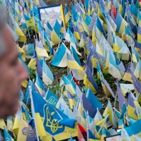 Den amerikanske udenrigsminister Antony Blinken besøgte i denne uge Kyiv, hvor han bl.a. betragtede mindesmærket for faldne ukrainske soldater på Uafhængighedspladsen i hovedstaden. Foto: Brendan Smialowski/AFP