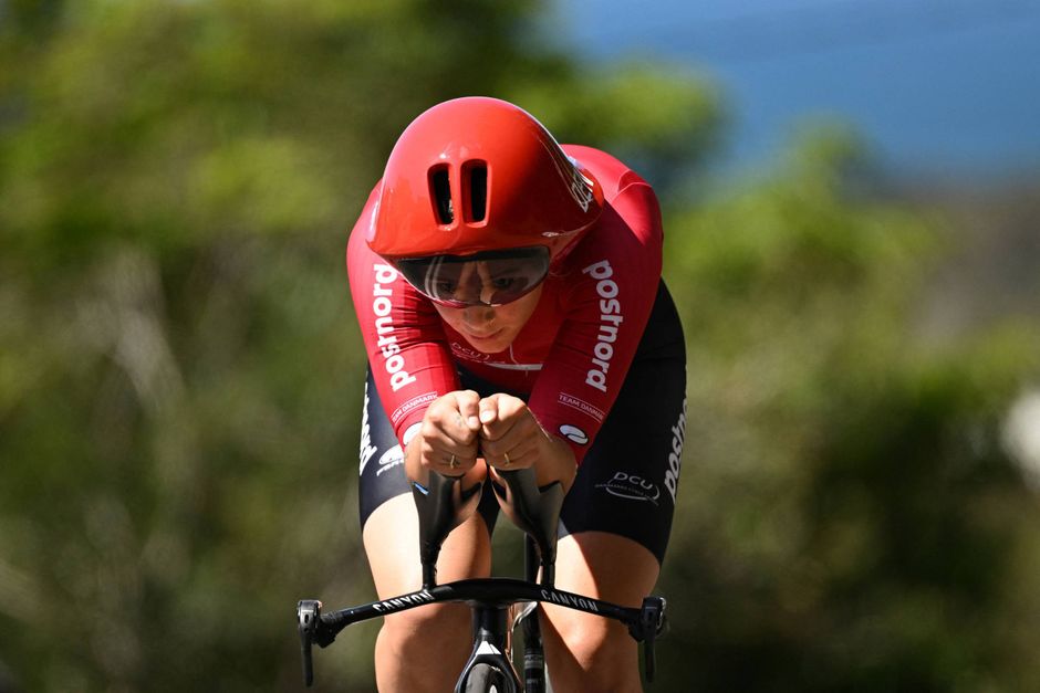 Julie Leth og Emma Norsgaard slutter begge udenfor top 10 ved enkeltstarten under VM i cykling i Australien. 