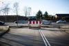 Afspærringerne er sat op for at generere bedre trafik på Oddervej, lyder det fra kommunen, men i virkeligheden har de bare flyttet problemet et andet sted hen og skabt op til flere livsfarlige situationer, siger Anders Fenger. Foto: Katrine Marie Kragh