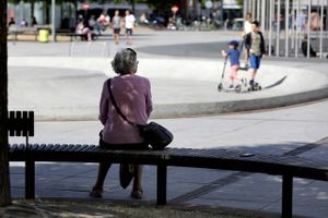 Enlige ældre mænd og danskere over 80 år er blandt de mest ensomme grupper, viser en ny analyse fra Kommunernes Landsforening.