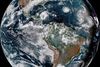 Orkanen Florence befinder sig i Atlanterhavet og er det tredje uvejr fra højre. Yderst til højre ses den tropiske storm Helene, og som nummer to er den tropiske storm Isaac. Foto: NOAA/AP