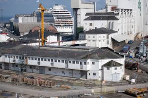 Manglen på medarbejdere øger efterspørgslen efter moderne kontorlokaler i Aarhus C, siger erhvervsmægler. I 2027 står Olav de Linde klar med 48.000 kvm i Danmarks højeste kontorhus, og han frygter ikke tomgang.  