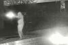 Stillbillede fra videoovervågning viser, da en person skød og dræbte 21-årige Søren Koch. Foto: Østjyllands Politi.
