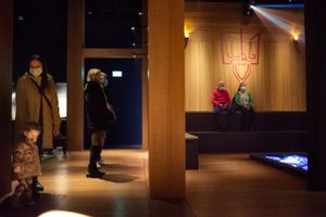 Denne lørdag åbnede Moesgaard Museum dørene op efter godt en måneds nedlukning med en ny udstilling, men blev det gensynets glæde mellem gæster og museum? JP Aarhus tog ud for at finde ud af det. 