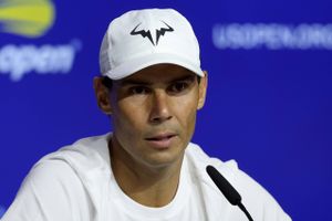 Det er trist, at Novak Djokovic ikke deltager i grand slam-turneringen i New York, mener Nadal og Medvedev. 