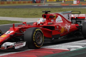 Ferrari truer med at trække sig fra Formel 1, hvis et nyt motorreglement ikke ændres. Men bag truslen ligger andre slagmarker. 