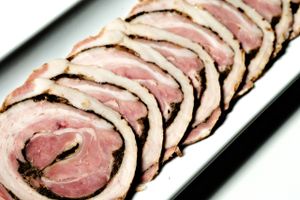 Tre ældre personer har mistet livet, efter at de i maj er blevet registreret smittet med sygdommen listeria.