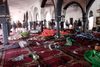 Mange blev dræbt under selvmordsangreb på to moskeer i Yemens hovedstad, Sanaa.