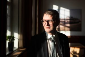 Troels Lund Poulsen (V) har sat sig i stolen som fungerende forsvarsminister. Han har to klare budskaber: Pengene til at støtte Ukraine er brugt, og forhandlingerne om forsvarsforliget udskydes.