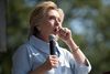 På et vælgermøde i Cleveland i staten Ohio for en uge siden, fik Hillary Clinton et hosteanfald, der blev affærdiget med en sjov bemærkning om allergi over for Trump. Foto: Andrew Harnik/AP