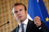 Emmanuel Macron knyttede målbevidst næven, da han var på talerstolen i det franske økonomi ministerium for at takke for sit nye embede. Foto: Christophe Ena/AP