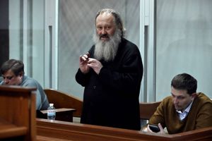 En højtstående præst fra den ukrainsk-ortodokse kirke er idømt 60 dages husarrest og skal bære fodlænke.