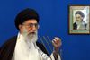 Irans åndelige leder, ayatollah Ali Khamenei, svor fredag morgen hævn over USA for drabet på den magtfulde general Qassem Soleimani, der beskyldes for at stå bag de seneste dages forsøg på at storme den amerikanske ambassade i Bagdad. . (AP Photo/Vahid Salemi)