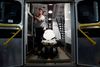 Ambulancereddere har travlt i USA i disse dage, hvor tusindvis er smittet med coronavirus. Her i Shawnee i Oklahoma. Foto: Nick Oxford/Reuters