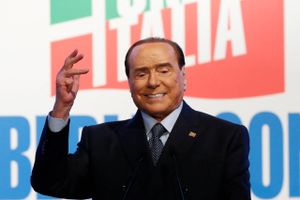 Meningsmålingerne spår en solid valgsejr til højrefløjen i Italien, hvilket kan bringe fhv. premierminister Silvio Berlusconi tilbage i magtens centrum. Foto: Reuters/Remo Casilli  