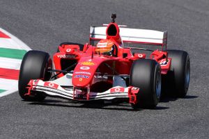 Michael Schumachers 21-årige søn fejrede sit skifte til Haas med at vinde Formel 2-mesterskabet.