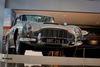Den berømte James Bond-bil Aston Martin DB5 fra 1965 sættes på auktion. Foto: Brendan Mcdermid/Reuters