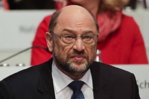 Martin Schulz kæmper også – men ikke særligt overbevisende – for en koalition med Merkels CDU.