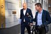 Magnus Heunicke (S) og Direktør i Sundhedsstyrelsen Søren Brostrøm ankommer til Sundhedsministeriet for at deltage i briefing om stigende smittetal fredag. Foto: Nils Meilvang/Ritzau Scanpix.