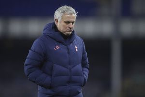 Når man scorer fire mål, skal man vinde, mener Tottenham-manager José Mourinho efter FA Cup-nederlag.