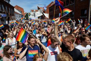 Lørdag blev byens syvende pride afholdt. Ifølge paradens deltagere er der stadig meget at kæmpe for i LGBT+-miljøet.