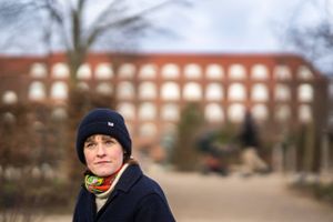 Flere danskere bliver ifølge pensionsselskaberne langtidssyge, og især for mange unge skyldes det stress. Det har fået PFA og Danica til at tage nye midler i brug.