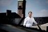 Niko Grünfeld, Alternativets første borgmester, med Københavns Rådhus i baggrunden, hvor han fremover vil være at finde. Foto: Martin Lehmann/Polfoto