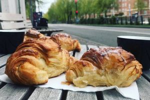 I midten af februar fik det kendte Aarhus-bageri Briançon mistanke om rotter og måtte lukke ned. Nu har bageriet fået bugt med de ubudne gæster og er klar til at åbne igen.