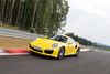 Så bred og flad er den, turbo-versionen af den nye Porsche 911. Den ”lille” har 520 hk, den med fleste hk har 560. Fotos: Flemming Haslund og Porsche