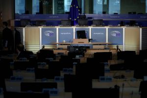 Europa-Parlamentet gennemfører høringer i demokratiets og åbenhedens navn. Men en lukket proces og politiske fredninger skygger for glansbilledet.