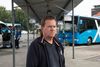 Selv om den 61-årige Jørgen Holm kører meget med bus, vidste han ikke, at der er noget, der hedder rejsetidsgaranti. Foto: Kenneth Lysbjerg Koustrup