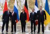 Fra venstre Hvideruslands præsident, Alexander Lukashenko , Ruslands præsident, Vladimir Putin, Tysklands kansler, Angela Merkel, Frankrigs præsident, Francois Hollande, og Ukraines præsiden,t Petro Porosjenko. Foto: Alexei Druzhinin/TASS/AP