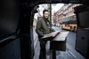 Torsten Lund Frandsen er i Aalborg med til at vise vejen for transport af affald med elbiler. Han samler affald ind med sin lille eldrevne minivan. Foto: Christian Lykking