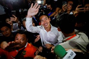 Thailands Gå Fremad-partis leder, Pita Limjaroenrat, har inviteret fem oppositionspartier med i en regering.
