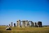 Stonehenge ligger i Salisbury Plains i England og blev rejst for mellem 4.000 og 4.500 år siden. Det står endnu uklart, hvordan stencirklen blev bygget, men det nye fund kan måske hjælpe med at give svar. Arkivfoto: J.W.Alker/picture-alliance/dpa/AP Images