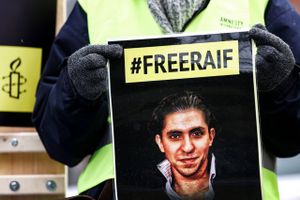 Raif Badawi har fået stor EU-pris efter anholdelse i 2012 for at fornærme islam. Fredag er han blevet løsladt.