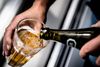 Tidligere befolkningsundersøgelser har peget på, at personer, der slet ikke drikker alkohol, og de personer, der drikker meget alkohol, har en forhøjet risiko for blodpropper. Arkivfoto: Mads Claus Rasmussen/Ritzau Scanpix