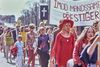 Danmark i 1970: Rødstrømper demonstrerer i Roskilde. Spørgsmålet er, hvor kvindekampen er i dag. Det skriver Eva Borchorst Mejnertz om. Arkivfoto: Lars Hansen/Polfoto