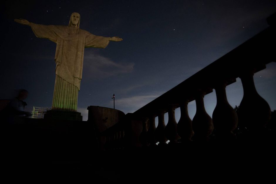 Den ikoniske statue i Rio de Janeiro slukkes for at vise solidaritet med Vinicius, der blev udsat for racisme.
