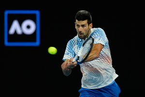 Novak Djokovic er klar til semifinalen i Australian Open efter klar sejr over russeren Andrey Rublev.