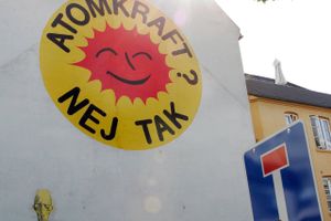 Det var den 21-årige Anne Lund fra Aarhus, der i sin tid førte pinden til det antiatomkraft-logo, der skulle ende med at blive verdenskendt. Debatten om atomkraft er atter blusset op, og budskabet holder fortsat, mener kvinden bag. 