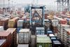 »Det må forventes, at der i praksis vil forekomme containere med farligt gods, herunder som følge af fejldeklarering, forsinkelser eller driftsmæssige forhold,« skriver logistik-virksomheden SDK Shipping, der har sin daglige drift på Aarhus Havn, og »dette indebærer en reel risiko for brand og andre hændelser«. Arkivfoto: Casper Dalhoff/Ritzau Scanpix