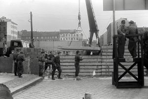 En ny film viser brutaliteten i DDR efter krigen. Hvordan kunne danskere støtte det projekt?