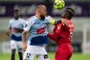 Sønderjyskes Pierre Kanstrup i nærkamp med FC Midtjyllands Sort Kaba i fredagens superligapremiere, der overraskende endte med en sejr til Sønderjyske. Foto: Claus Fisker/Ritzau Scanpix
