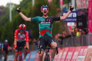 Bora-rytteren Nico Denz sørgede for den anden tyske etapesejr i træk, da han vandt 12. etape i Giro d'Italia.