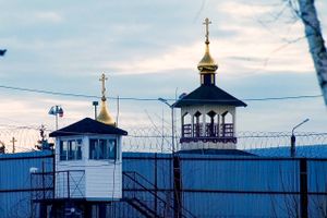 En femdobbelt morder, der var løsladt fra fængslet og sendt i krig i Ukraine, fik tapperhedsmedalje. Op til 10.000 fængselsfanger menes rekrutteret til krigen.