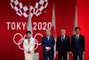 Der er nu opnået enighed om startdatoen for OL i Tokyo næste år. Her ses fra venstre Tokyos guvernør Yuriko Koike, præsident for arrangørkomitéen Yoshiro Mori, IOC-præsident Thomas Bach og permierminister Shinzo Abe. Foto: Behrouz MEHRI / AFP