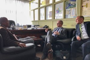 Beskeden om Jens Skov-Spillings nye stilling i Etiopien kom som et granatchok for familiens yngste, men i dag er hele familien faldet til i hovedstaden Addis Ababa.