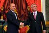 Ruslands præsident, Vladimir Putin, (t.v.) trykker hånd med sin armenske kollega, Serge Sarkisian. Det kristne Armenien er nært forbundet med Rusland. Arkivfoto: Alexei Druzhinin/AP