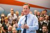 Der er efterhånden dødt løb i meningsmålingerne mellem fortalerne for, at Storbritannien bliver i EU - her repræsenteret ved premierminister David Cameron - og modstanderne.